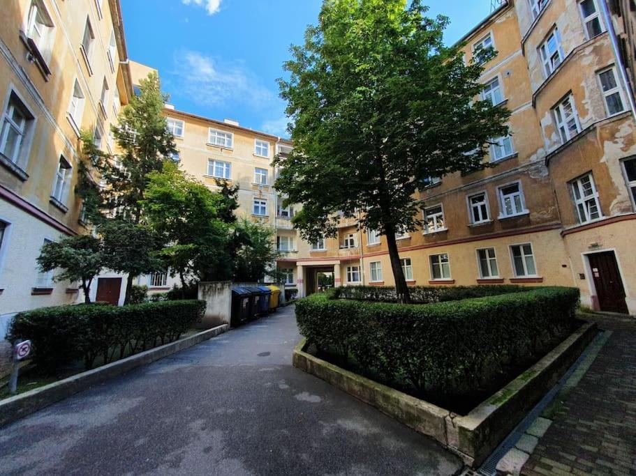 Lovely & Unique Apt In The Historic Center. Братислава Екстериор снимка