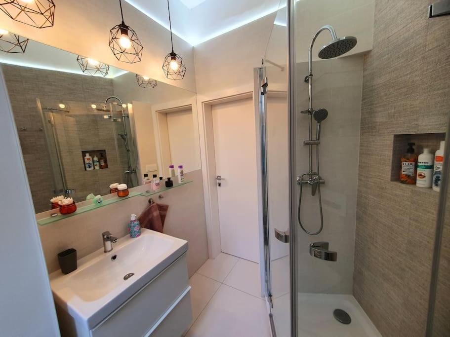 Lovely & Unique Apt In The Historic Center. Братислава Екстериор снимка